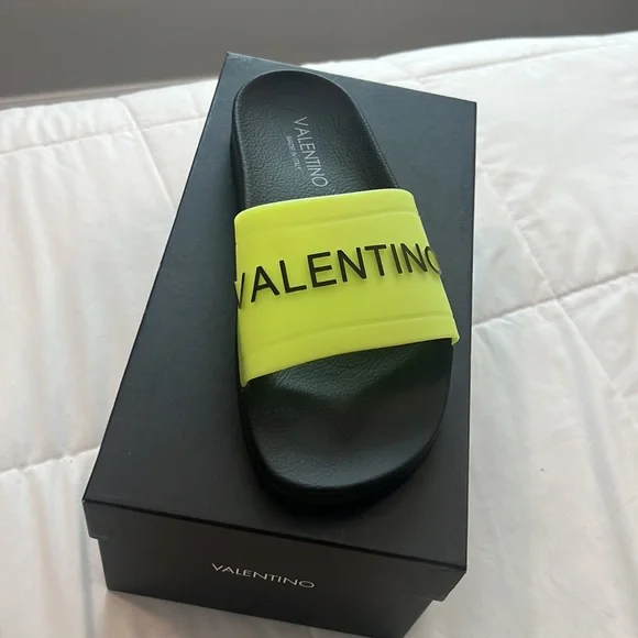 Valentino Slides - Picture 2 of 5